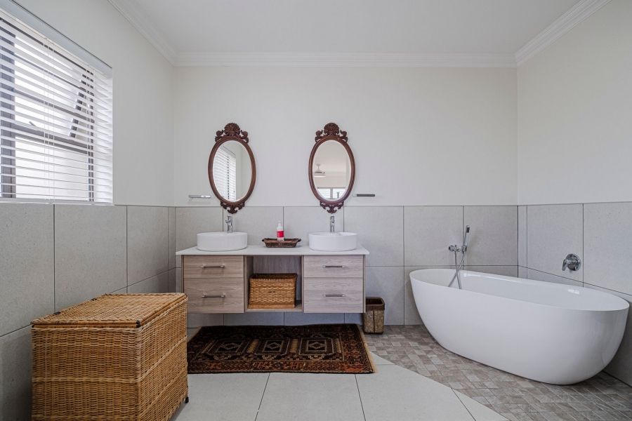 3 Bedroom Property for Sale in Wavecrest Eastern Cape